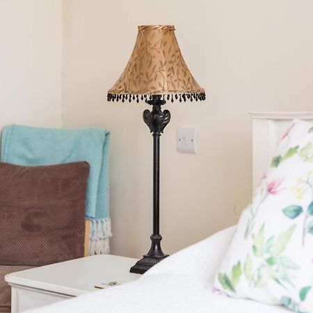 Higher Weddicott Barn Holiday Cottage - Self Catering 查格福德 外观 照片