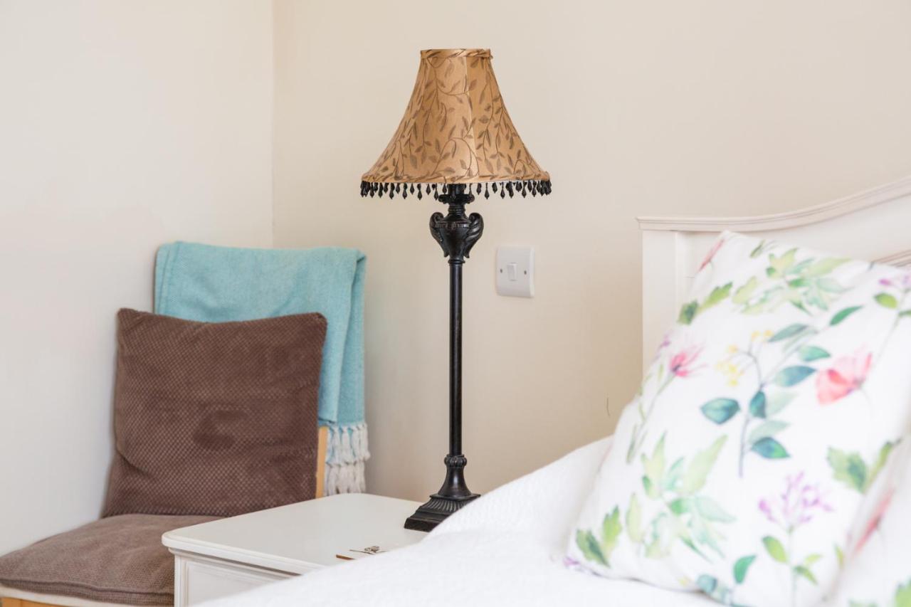 Higher Weddicott Barn Holiday Cottage - Self Catering 查格福德 外观 照片