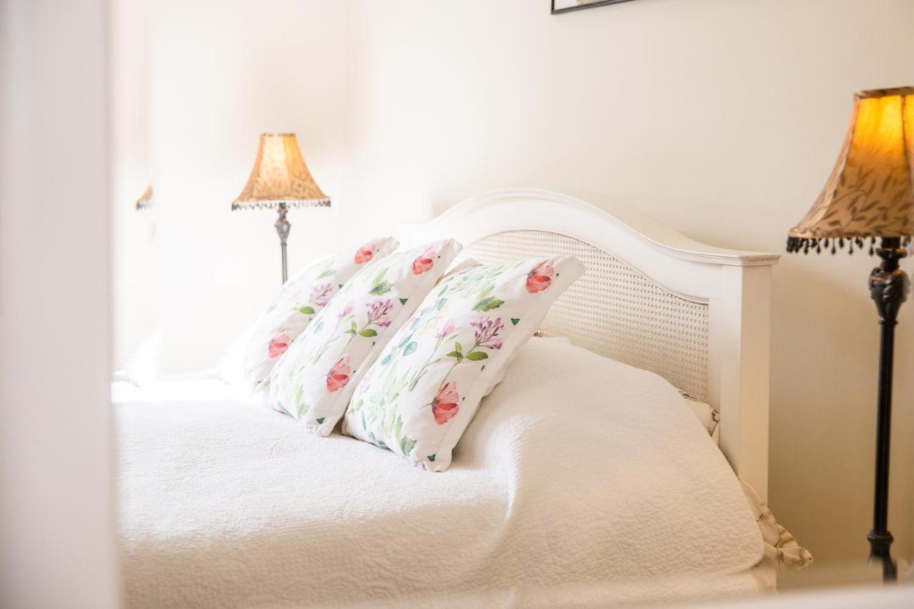 Higher Weddicott Barn Holiday Cottage - Self Catering 查格福德 外观 照片