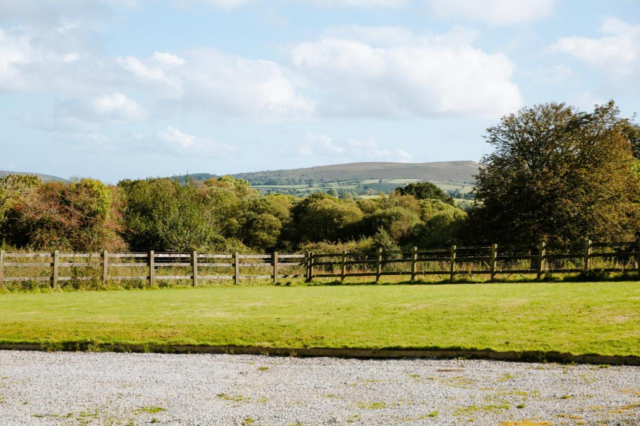 Higher Weddicott Barn Holiday Cottage - Self Catering 查格福德 外观 照片